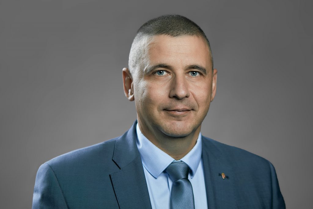 Beszélgetés Dr. Ruszin-Szendi Romulusszal